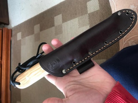 Cuchillo de bushcraft Nieto Terrano en acero al carbono O2 y cachas de olivo con separadores verdes, nuevo 20