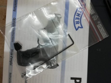 Se vende maletín  de pistola WALTHER P99 con lo accesorios que se ven en las fotos. 
Saludos 02
