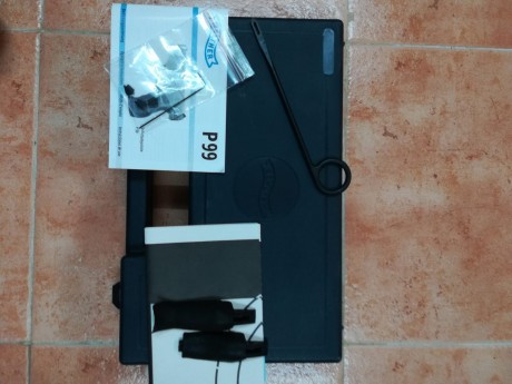 Se vende maletín  de pistola WALTHER P99 con lo accesorios que se ven en las fotos. 
Saludos 11