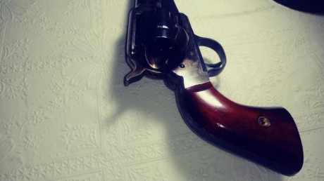 Hola, pongo a la venta un revólver remington 45 lc de la casa uberti. Poco uso y unico propietario lo 00