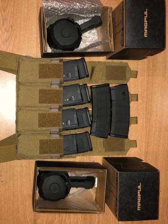 Hola a todos, 

-Astra Comando cañon corto 12 pulgadas. Con accesorios Magpul. 10 cargadores de 30 magpul 32