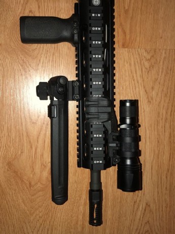 Hola a todos, 

-Astra Comando cañon corto 12 pulgadas. Con accesorios Magpul. 10 cargadores de 30 magpul 31