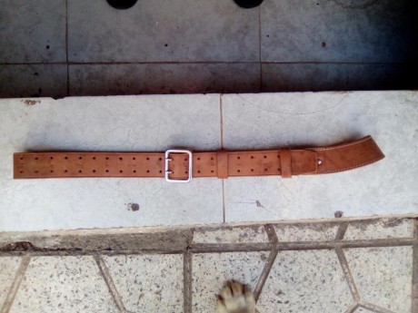 Buenos días, pongo a la venta un guante talla M sin uso y una correa de cuero, por tener varios y estar 100