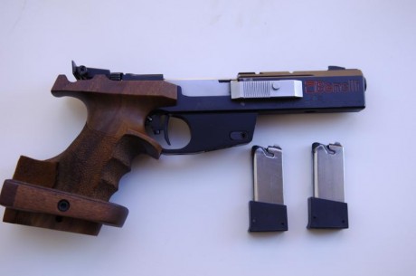 VENDO PISTOLA BENELLI , MODELO MP 90 S  WORLD CUP , CALIBRE 32 S.W. , MUY BUEN ESTADO , PRECIO 750 EUROS,
TELEFONO 00