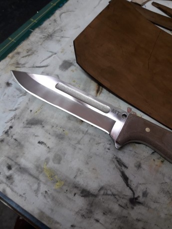 Cuchillo de combate MT Centurión, tipo "bowie" de 16 cm. de hoja con sangradera. Construcción 02