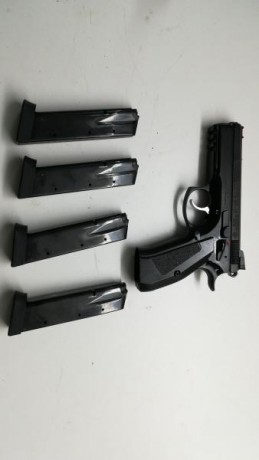 Vendo cz shadow, esta increible sin marcas ni roces, poco uso y lleva guia de acero y alza ajustable de 02