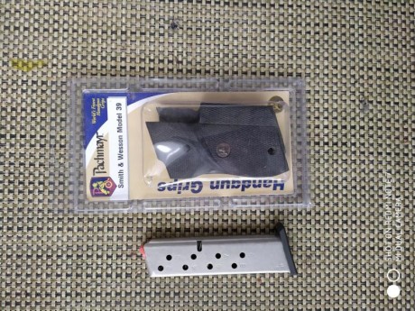 Buenas, vendo cargador y cachas, eran de una SW 952, pero creo que vale para otros modelos.
Precio 45 00