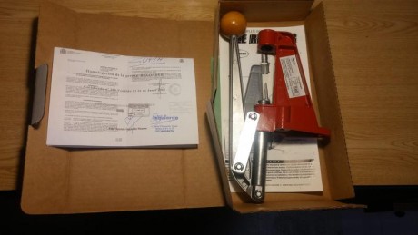 Vendo conjunto (Completo no por separado) de recarga compuesto de dos prensas (Una nueva homologada):
-Prensa 11