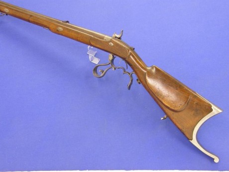 Voy a colocar unas fotos de un arma larga alemana de llave de mecha del siglo XVI. 112
