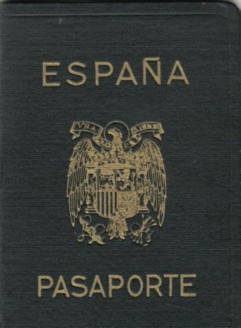  EN RECUERDO Y HOMENAJE A LOS QUE YA NO ESTÁN. 

Si pones en  GOOGLE    PASAPORTES EN LA MEMORIA   da 40
