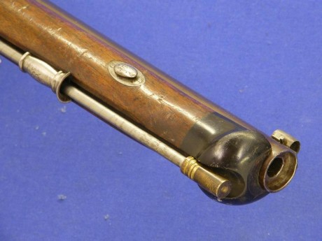 Voy a colocar unas fotos de un arma larga alemana de llave de mecha del siglo XVI. 132