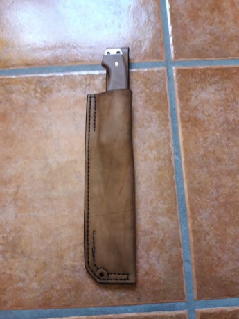 Cuchillo de combate MT Centurión, tipo "bowie" de 16 cm. de hoja con sangradera. Construcción 11