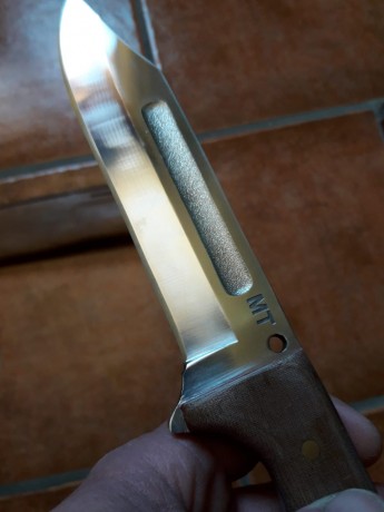 Cuchillo de combate MT Centurión, tipo "bowie" de 16 cm. de hoja con sangradera. Construcción 10