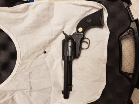   Se vende revolver simple accion Chiaapas calibre 22 L.R. tambor de 10 cartuchos  esta guiado en F y 01
