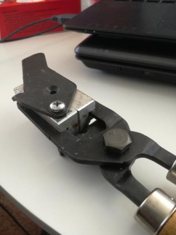 Ordenando los trastos he encontrado este molde Lee para proyectil minié que creo que solo utilicé una 00