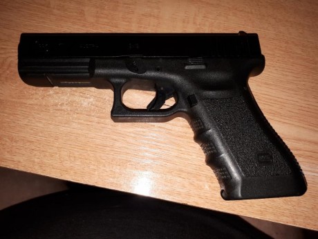VENDO GLOCK 17  3 generacion con 300 tiros está en murcia 380 euros con portes a península 02