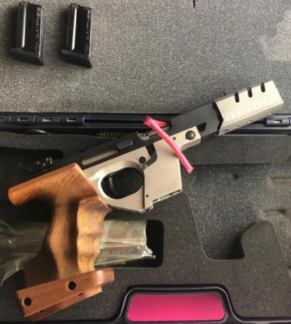 Se vende por no usar Walther GSP Expert en calibre 22LR, el estado es seminueva, no habrá tirado 600 tiros. 01