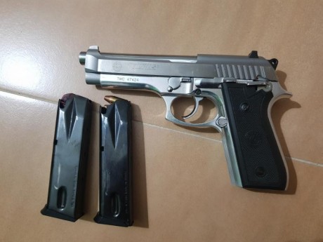 Se vende pistola taurus pt92 en perfectas condiciones , unos 150 tiros, con dos cargadores , varias piezas 02