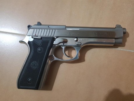 Se vende pistola taurus pt92 en perfectas condiciones , unos 150 tiros, con dos cargadores , varias piezas 01