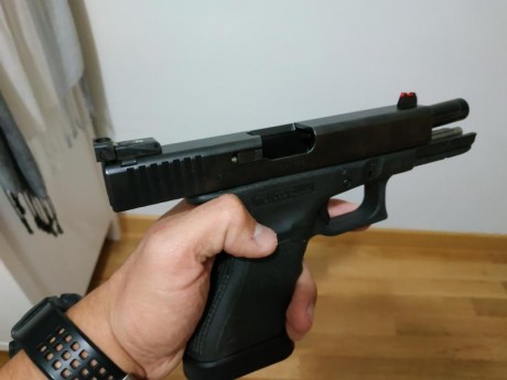 GLOCK 17 de 3Generacion, con apenas uso en venta. El arma tiene miras LPA, muelle DPM, palanca de retenida 02