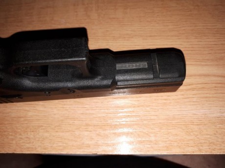 VENDO GLOCK 17  3 generacion con 300 tiros está en murcia 380 euros con portes a península 42
