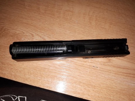 VENDO GLOCK 17  3 generacion con 300 tiros está en murcia 380 euros con portes a península 40