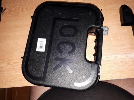 VENDO GLOCK 17  3 generacion con 300 tiros está en murcia 380 euros con portes a península 52