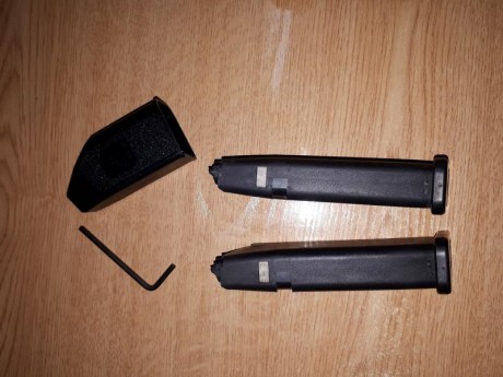 VENDO GLOCK 17  3 generacion con 300 tiros está en murcia 380 euros con portes a península 50