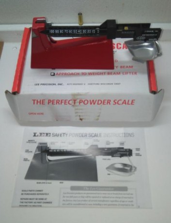 Vendo báscula Lee (nº de producto 90681) sin uso. Caja original y manual de instrucciones. Venia con el 01