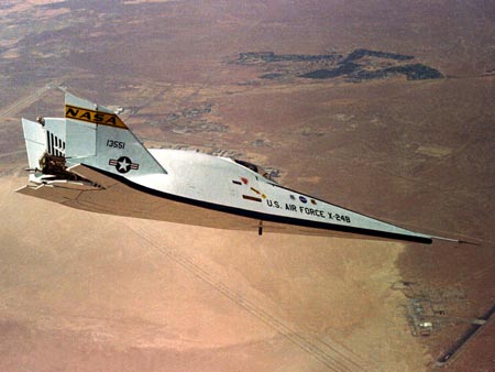 Me pareció interesante:

X-31
F-15s/MTD
SR-71
F-106
F-16XL
X-38
Avión controlado por radio (nodriza)
X-36 80