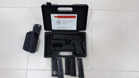 norinco np 29,calibre 9 pb, tal como se ve en las fotos, funda pistola,  con  5 cargadores, (2 originales 02