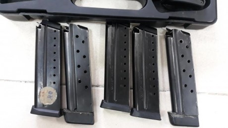norinco np 29,calibre 9 pb, tal como se ve en las fotos, funda pistola,  con  5 cargadores, (2 originales 01