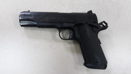 norinco np 29,calibre 9 pb, tal como se ve en las fotos, funda pistola,  con  5 cargadores, (2 originales 00