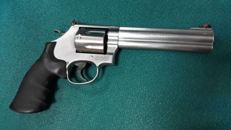 vendo smith wesson 686 de 6 pulgadas, calibre 357 magnum.
guiado en F
650 euros mas portes 01