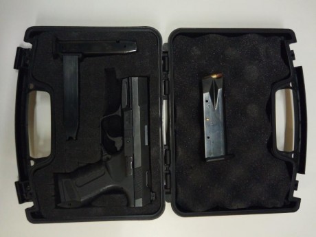 Vendo mi pistola particular walther p99 con 3 cargadores,  maletín nuevo,  cachas y funda de nylon  para 02