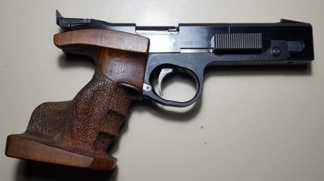 Vendo esta icónica pistola de competición de fuego central. La vendo con maletín de transporte de aluminio, 01