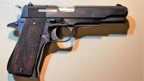 Vendo esta emblemática pistola militar española. Va acompañada de la caja/estuche de la foto, dos cargadores 00