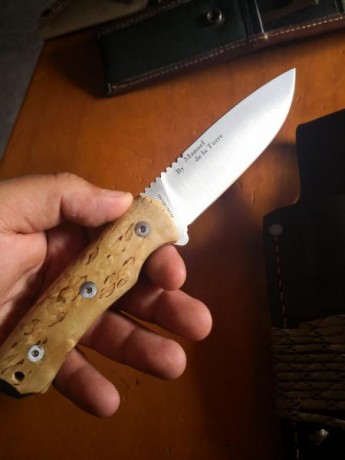 Cuchillo conocido por todos el chaman bushcraft acero 14c28 sanvik mango en abedul rizado y liner rojo 02
