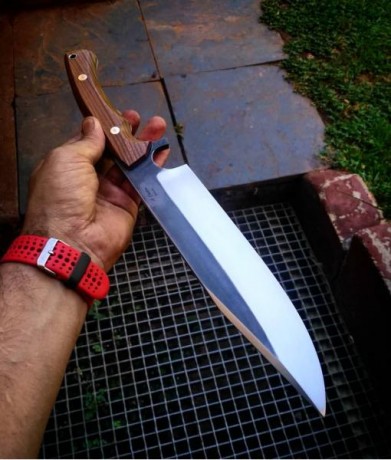 Cuchillo de 22 cm de hoja acero A2 con tratamiento criogenico madera del mango lingnun vitae y separadores 01