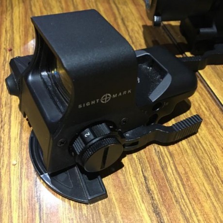 Vendo conjunto SIGHTMARK holografico con puntero láser + magnificador de 5 aumentos .... con embalaje 02