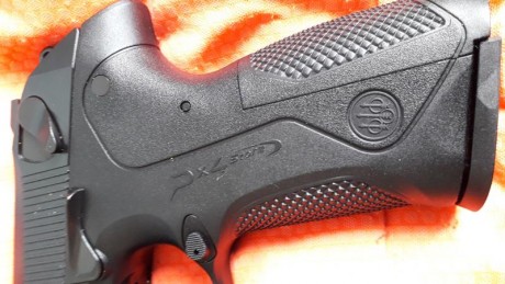 Preciosa Beretta Px4 Storm 9mm.Nueva Flamante.No ha tirado nada.Esta en Orihuela.Tlf 654311913......400 00