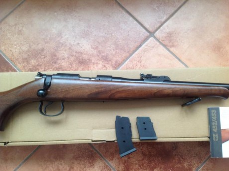 Calibre .22 LR en su caja original con el manual, apenas estrenada.

Incluye cargador de 10 disparos y 11