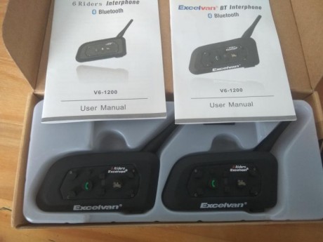 Vendo pareja de inter-comunicadores para cascos de moto con sistema bluetooth, valido para comunicación 11