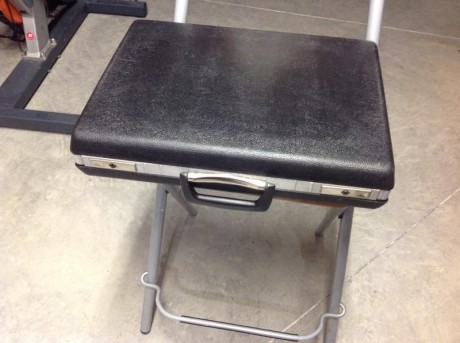 Se vende maletín, alza, punto de mira, empuñadura y las llaves que se ven en la foto (una de ellas es 01