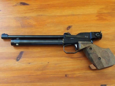 Se trata de la pistola neumática que ha mantenido el récord mundial durante 20 años 1983-2002 con una 02