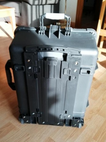 Vendo maleta estanca de transporte con ruedas 
60 € no negociables
 Solo entrega en mano en Zaragoza  12