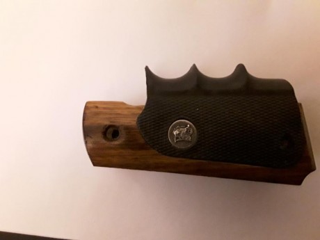  20190514_161334.jpg  20190514_161323.jpg  20190514_161309.jpg 
Cachas Pachmayr en goma y madera para 01