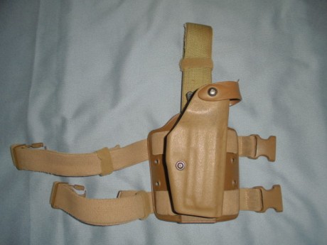 Hola, 
Un compañero me pide que ponga esta funda en venta, es una Safariland de pernera, es para la HK 00