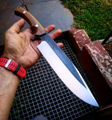 Se vende cuchillo artesanal de Alberto castro realizado en acero A2 con tratamiento criogenico tiene unas 01