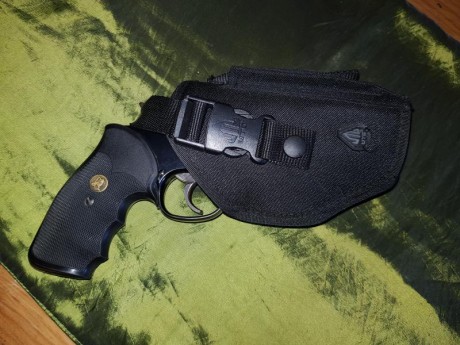 vendo CZ75B 9mmpb po 250 er
revolver S&W 586  357 MAGNUM de 4 pulgada por 250 er
y armero en cuanto 20